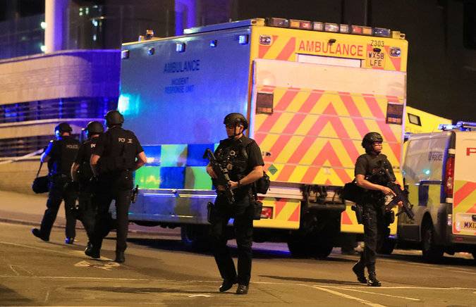 Ariana Grande Manchester Concert Ends in Explosion, Panic and Death