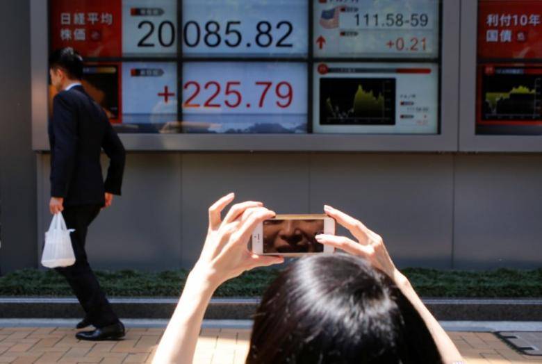 Asian Stocks Wary Ahead Of Risk Events This Week, Dollar Struggl