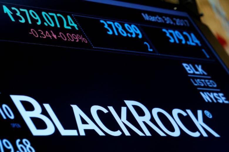 BlackRock urges Exxon to disclose more about climate change-related risks