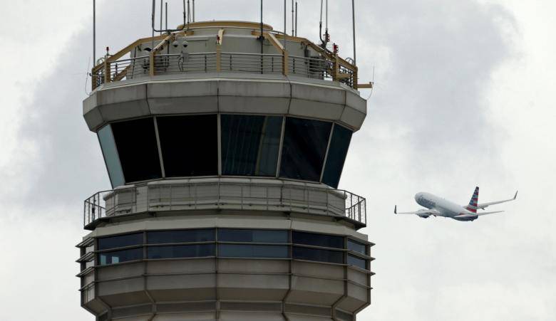 Firms see big bucks in upgrade of U.S. air traffic control system