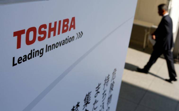 Foxconn says Apple, Amazon to join its bid for Toshiba chip business