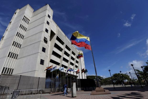 Helicopter attacks Venezuela court, Maduro denounces coup bid