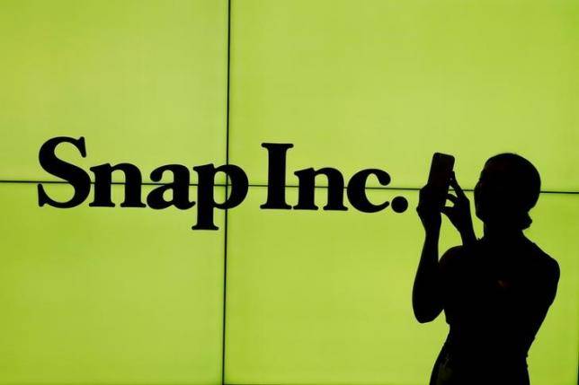 Snap sinks to IPO price for first time since market debut