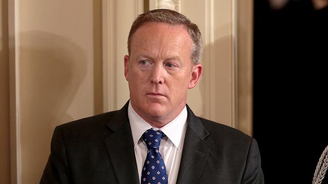 Spicer Allows Photographs At Off Camera White House Briefing