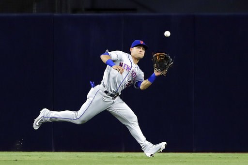 DeGrom wins 8th straight start, Mets hold off Padres 5-3