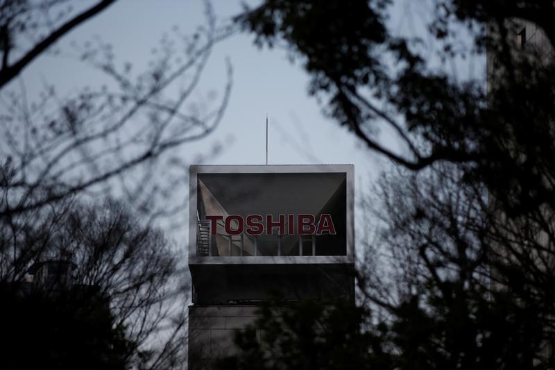 Greenlight Capital takes stake in Toshiba, says its funds fell 4 percent in second quarter