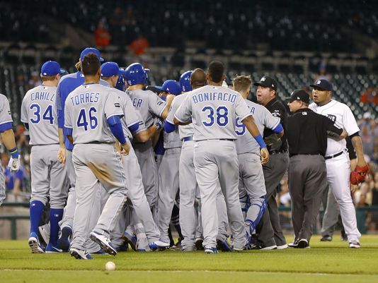 Hosmer’s 5 hits, slam help Royals top Tigers, win 8th in row