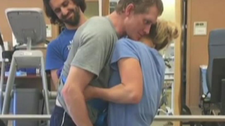 Navy SEAL embraces wife for first time since tragic accident