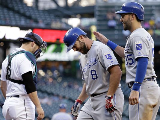 Perez homers in 10th to give Royals 9-6 win over Mariners