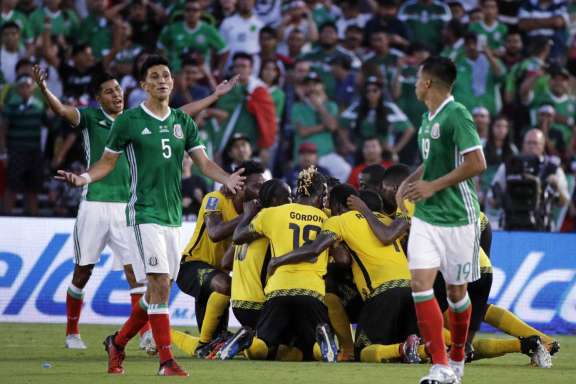 Roldan’s 2 quick goals help Sounders beat Quakes 3-0