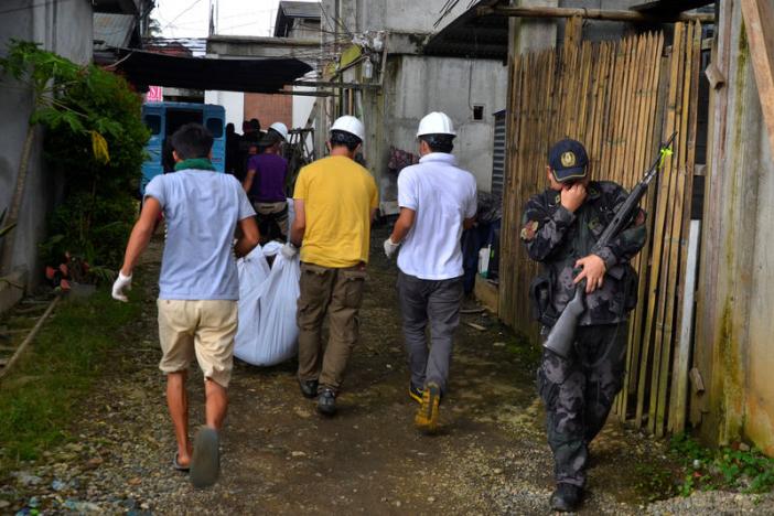 ‘Suicide Squad’ brave bullets to rescue civilians in embattled Philippine town