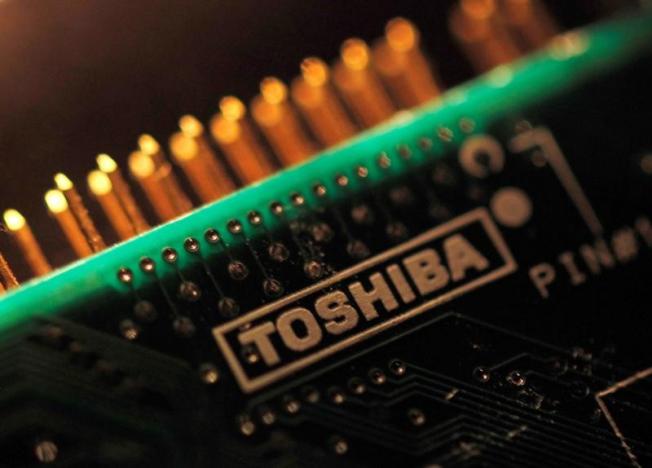 Toshiba under pressure to consider Plan B as chip sale falters