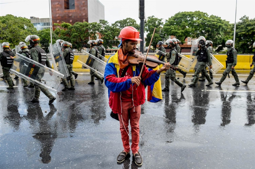 Venezuela Crisis: Violinist Wuilly Arteaga Bloodied During Street Protest