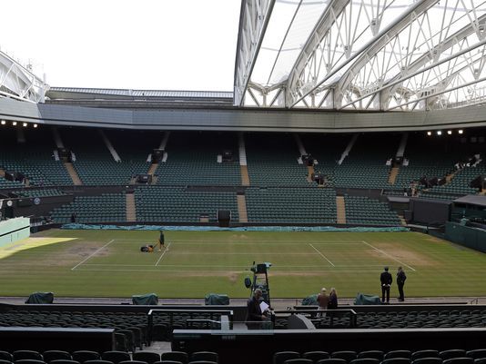 Every morning, they mow, paint, mop Wimbledon’s grass courts