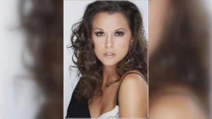 Former Miss Indiana USA from Elkhart County wins Mrs. America