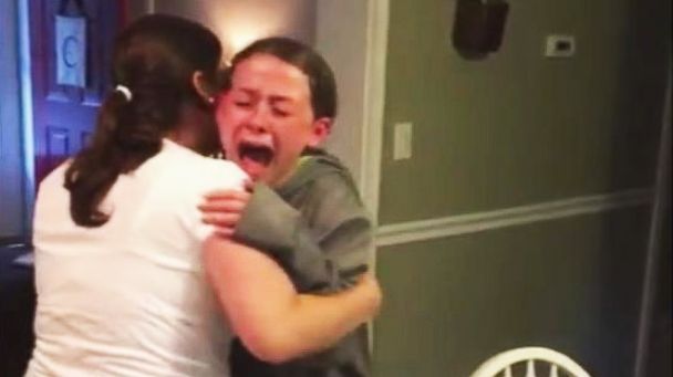 Little girl sobs with joy after discovering her mom is pregnant