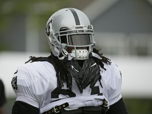 Marshawn Mania in wine country: Lynch big hit with Raiders