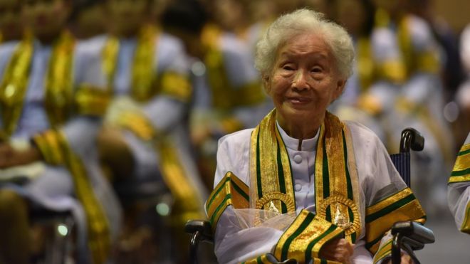 Thai granny completes university degree at 91