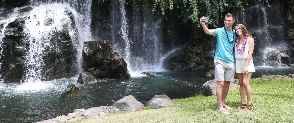 Tinder couple whose 3 years of messages went viral enjoy first date in Hawaii