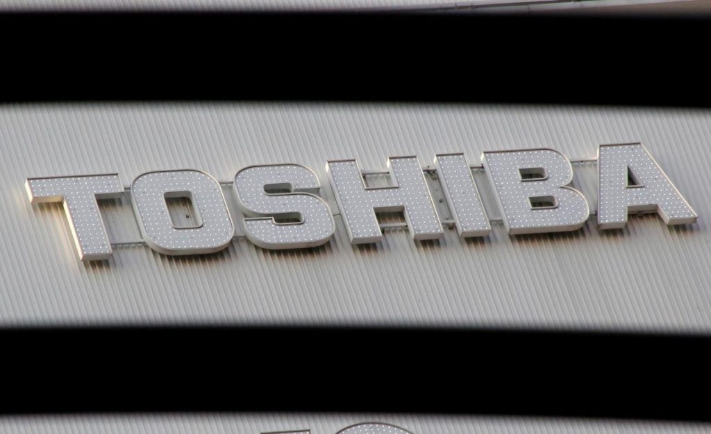 Toshiba prioritizes talks with Western Digital on chips business sale