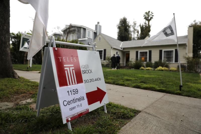 U.S. pending home sales rise; Midwest factory activity slows