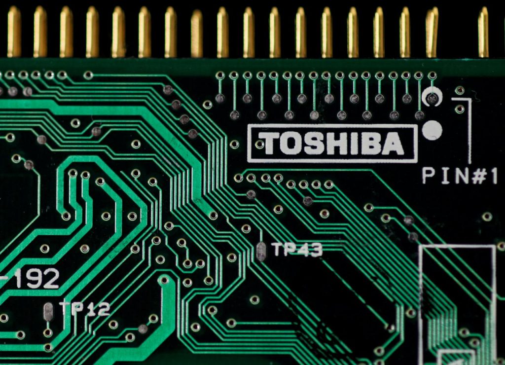 Toshiba misses own deadline for chip unit sale, increasing future risks