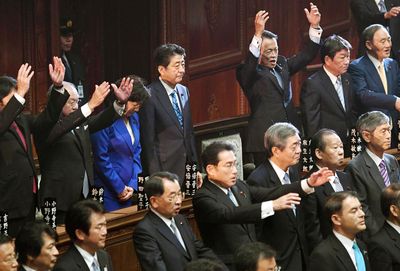 Tokyo Governor Sees Boost as Abe Dissolves Japan Parliament