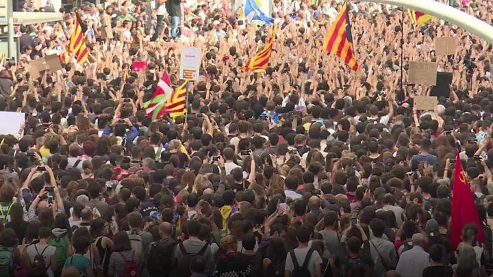 Catalan referendum: Regional strike threatened after vote