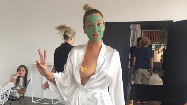 Sia Flashes Bare Breast & Reveals Face In Green Mask Without Wig