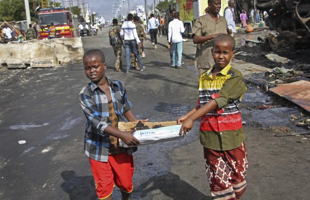 Somalia truck bombing toll over 300 as funerals begin