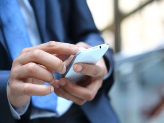 This is what your hands would look like if they evolved for smartphones