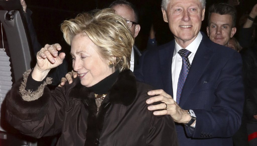 Bill, Hillary Clinton send no Thanksgiving messages on Twitter