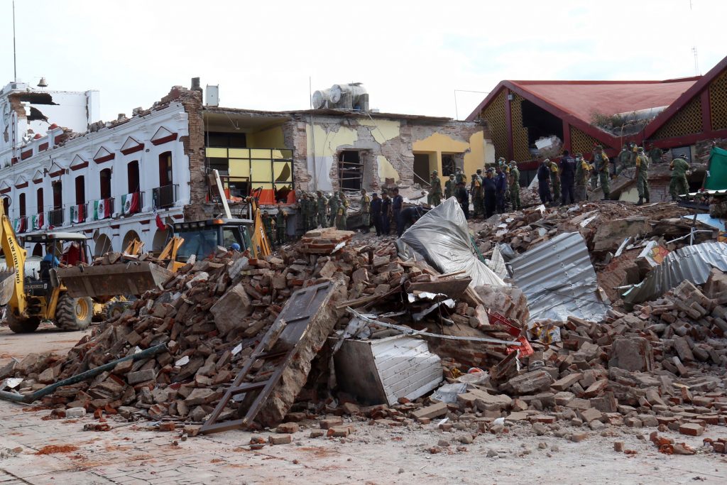 Death toll in powerful Iran-Iraq earthquake passes 300