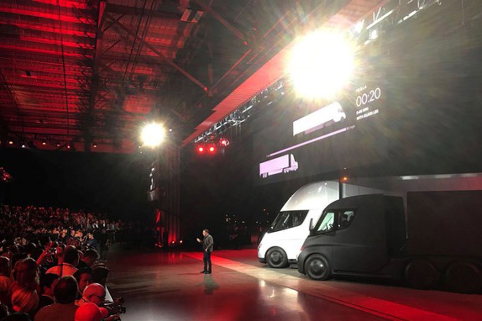 Tesla unveils electric big rig truck sporty Roadster