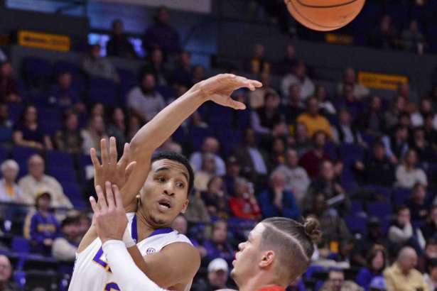 Epps leads LSU past Houston 80-77