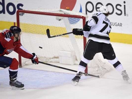 Kings score twice in 9 seconds and beat Capitals 5-2