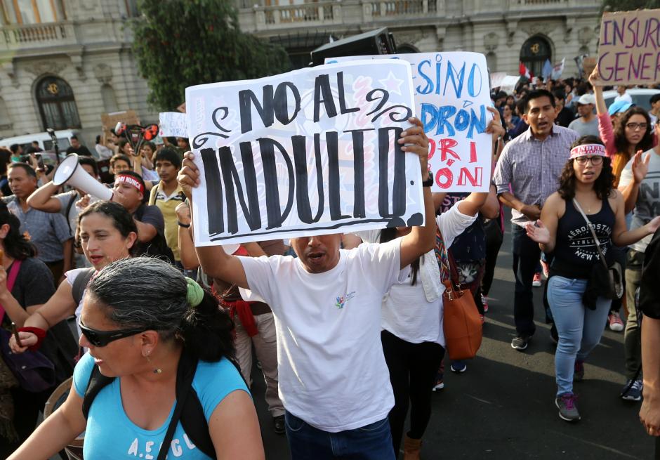 Peruvians march against Fujimori pardon in second day of protests