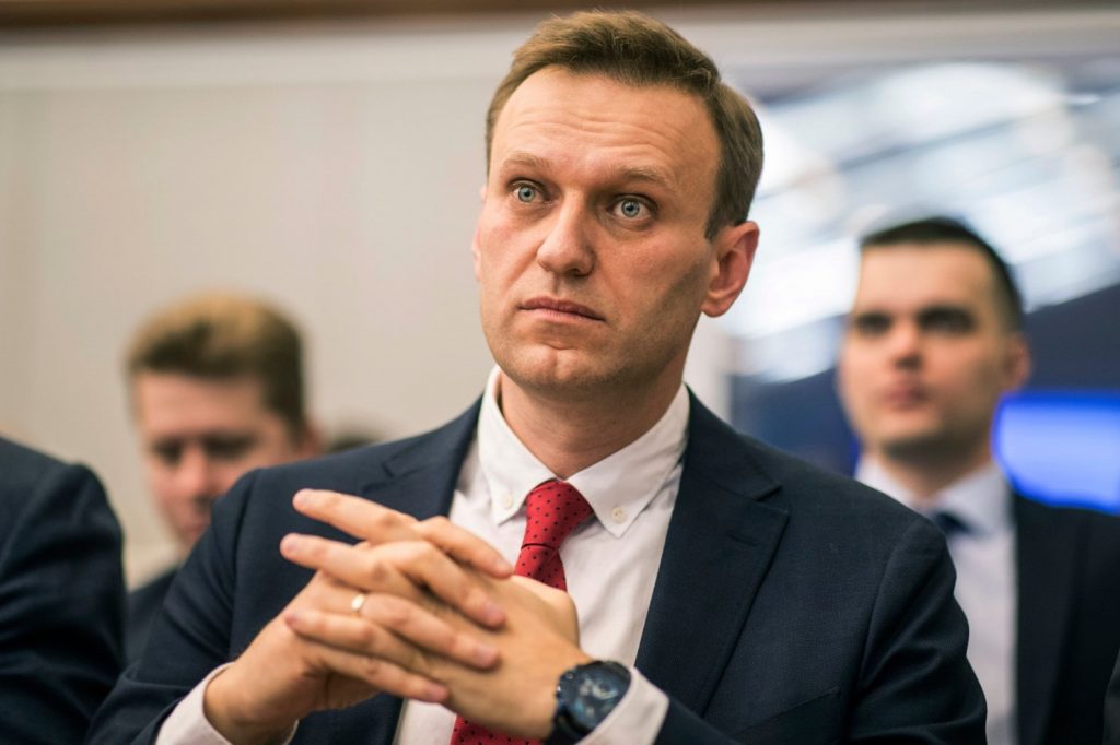 Russian officials bar Navalny from running for president