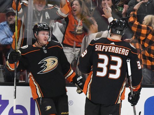 Anaheim Ducks beat Pittsburgh Penguins thanks to four second-period goals