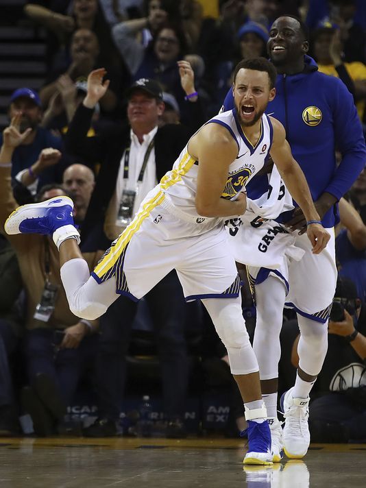 Curry goes off again, Warriors top Nuggets for 5th straight