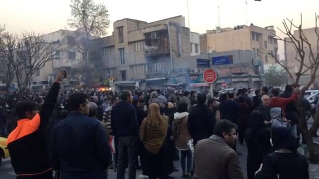 Iranian protesters attack police stations, raise stakes in unrest