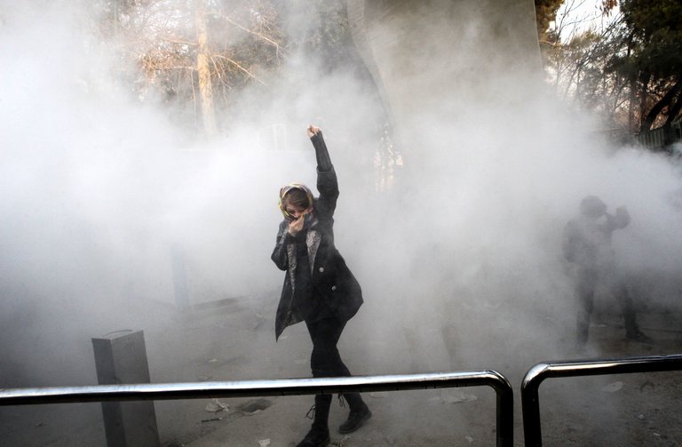 As Iranian Protesters Dig In, Officials Warn of Harsher Response