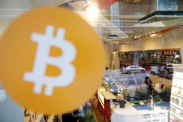 Bitcoin rises above $10,000, strategist sees new high by July