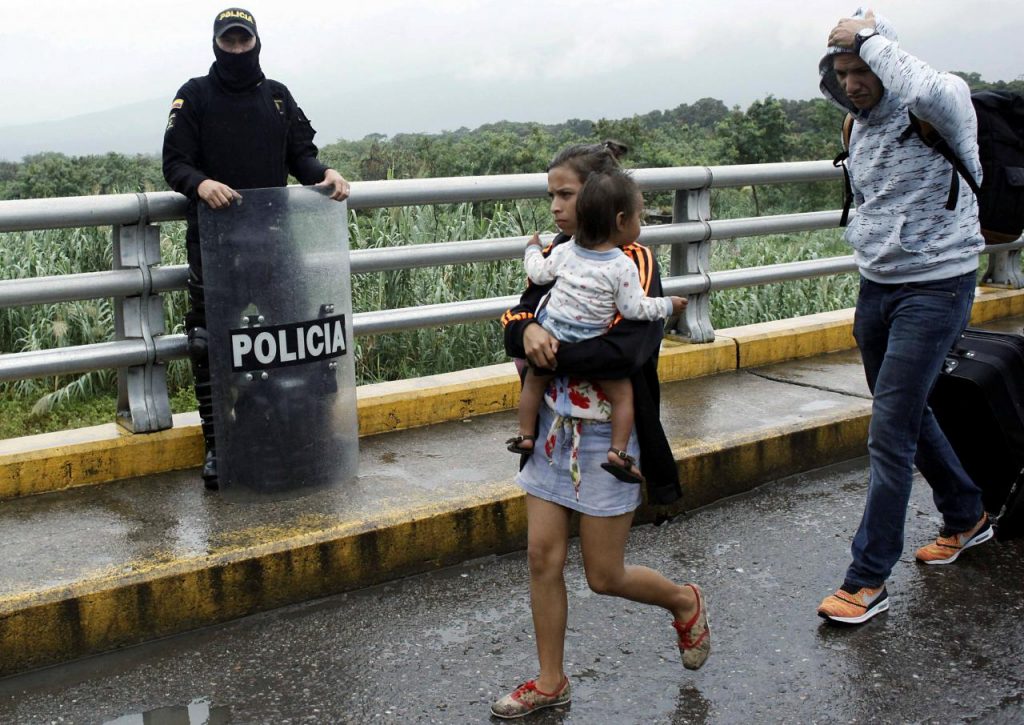 Colombia says needs international aid to cope with Venezuela crisis