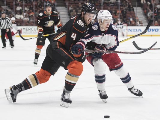 Ducks stay hot, beat Blue Jackets 4-2