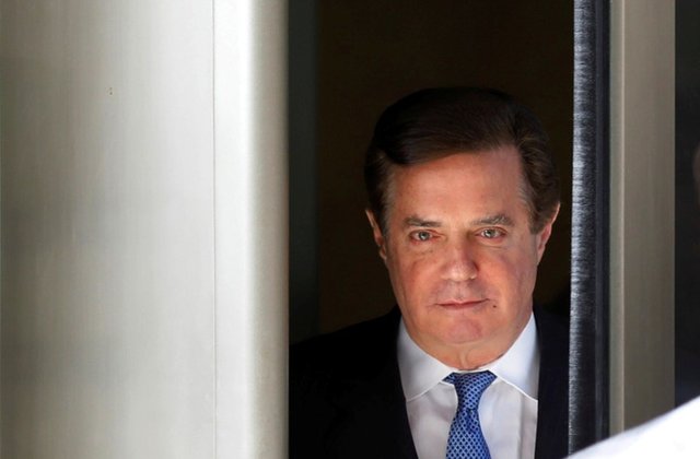 Former Trump campaign manager Manafort files to dismiss charges