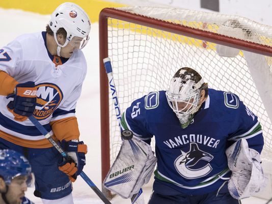 Leipsic stars in OT, Canucks beat Islanders 4-3