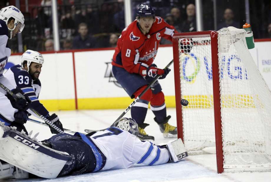 Ovechkin reaches 600 goals as Capitals beat Jets 3-2