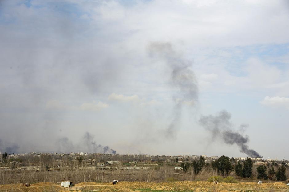 Syrian army splinters rebel enclave in Ghouta onslaught