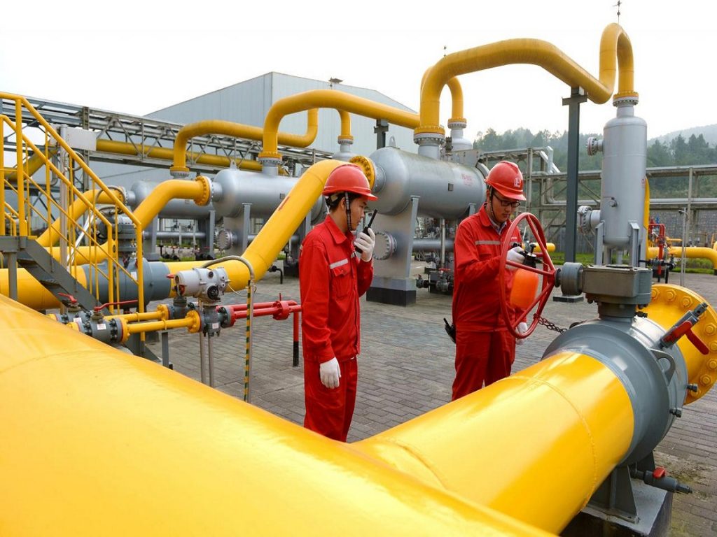 China March refinery runs hit record; crude output near multi-year low